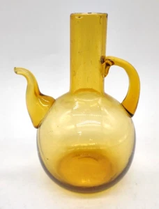 Carra de aceite de vidrio ámbar amarillo soplado a mano vintage con boquilla y mango - Imagen 1 de 6