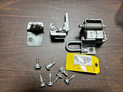 2002 年大众捷达马车左后门铰链 A70 — 第 1/4 张图片