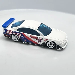 Hot Wheels 2001 Victory Lane Holden SS Commodore White Clean - Picture 1 of 4