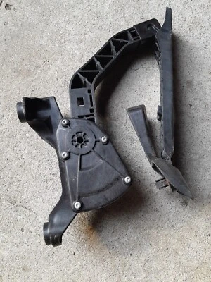 Pedal acelerador electrónico ID 32700-3Q110 2012-2014 Hyundai Sonata  Foto 1 de 4