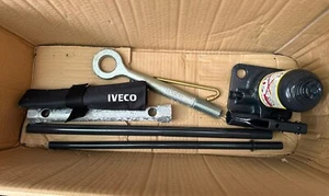 Iveco daily Genuine 4 Ton Bottle Jack And Tool Kit Set 500327449 - Picture 1 of 3