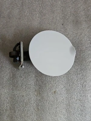 2005 Lincoln Navigator Fuel Door White - Image 1 of 2