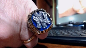 1977 NEW YORK Yankees World Series Champions Replica Ring THURMON MUNSON - Picture 1 of 6