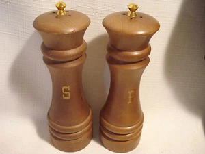 Vintage....Very Nice....Tall....Wooden / Gold Tone Trim....Salt & Pepper Shakers - Picture 1 of 3