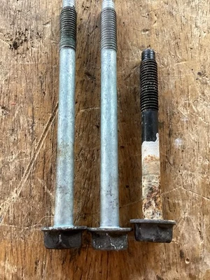 Nissan Versa 2013 1,6 L compresor pernos de aire acondicionado Foto 1 de 4