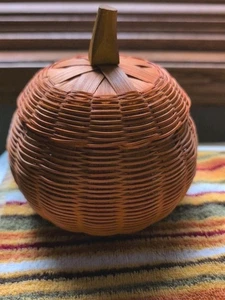 Weidenkorb Kürbis bedeckt 6 Zoll orange Blumen Süßigkeiten Dekor Party 🎃 Halloween 👻 - Bild 1 von 4
