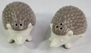 Porzellan Igel Salz & Pfefferstreuer  - Bild 1 von 3