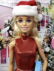 NEU Urlaub Barbie im roten Kleid Nikolausmütze lustiges Zubehör blonde Haare Puppe ❤️ - Bild 1 von 4