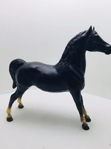 Breyer Gelding Horse Black/ white stockings Breyer Molding Co EUC - Picture 1 of 10