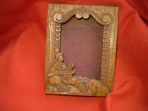 Vintage Tisch Holz Bilderrahmen Holzschnitzerei Gaidar Figur Größe 3,6 x 2,8 Zoll - Bild 1 von 5