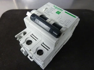 Disyuntor Schneider Electric D20A C60bp MULTI 9 2P 2A UL489 con auxiliar (30818) - Imagen 1 de 7