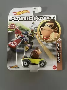 NUOVO Mattel GJH57 Hot Wheels Mario Kart 1:64 DONKEY KONG Sports Coupe Auto pressofusa - Foto 1 di 1