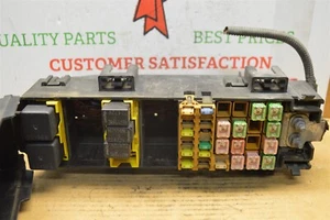 2006 Jeep Grand Cherokee Fusebox Fuse Box Relay Unit P56047964AA Module 24-14F3 - Picture 1 of 4