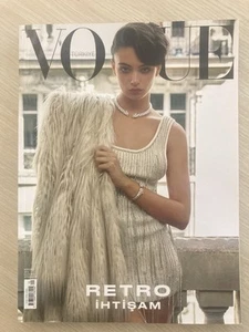 vogue Turkey October 2022 Deva Cassel - İlayda Alişan - Edis - Hazal Kaya - Picture 1 of 14