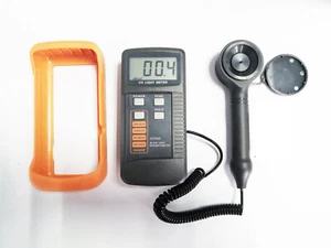 Irradiatómetro de Luz Negra Medidor de Luz UV con 0-400mW/cm2 Longitud de Onda 360-460nm - Imagen 1 de 7