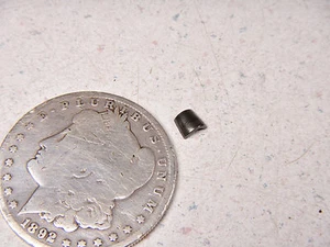 92 YAMAHA FZR600R INTAKE/EXHAUST VALVE SPRING KEEPER COTTER LOCK - Picture 1 of 4