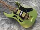 Hot Custom 7V vert guitare électrique pétoncle touche ormeau incrustation rotin