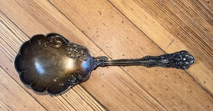 WM Rogers 1904 Silverplate Large Casserole/Berry Spoon - 9 inch - Picture 1 of 3
