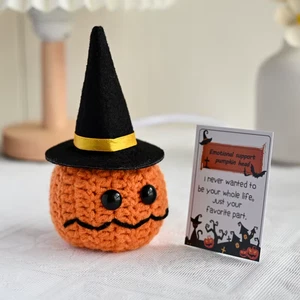 Bambola zucca Halloween fatta a mano lavorata a maglia con cartoncino decorazione casa uncinetto Positi - Foto 1 di 21