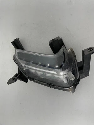 OEM | 2017 -- 2018 Hyundai Elantra luz antiniebla LED (derecha/pasajero) #92208-F2100- Foto 1 de 4