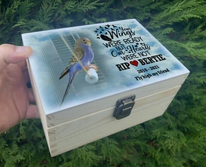 Small personalised wooden urn / casket for pet bird, Wooden memory keepsake box. - Picture 1 of 12