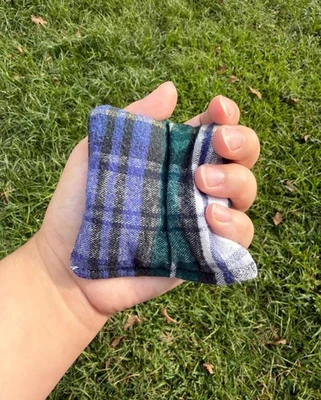 Calentadores de manos de bolsillo reciclados hechos a mano reutilizables paquetes térmicos de tela ecológica (juego de 2) Foto 1 de 4