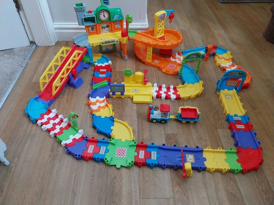 Vtech Toot Toot Flexi Track Train Set. Motorised Train & Extra Flexi Track Set - Image 1 of 4