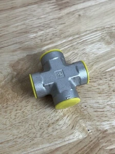 Parker 6FX-SS 3/8" FNPT SS Cross - New - 316 Stainless Steel - Picture 1 of 4