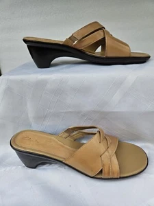 Clarks Tan Brown Leather Slides Sandals Shoes Size 7.5M 75583 Never Worn - Picture 1 of 7