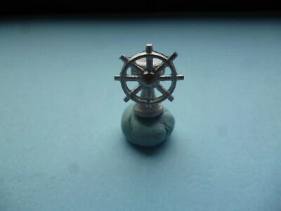 Model Boat White Metal Wheel And Stand Approx 15mm Wide 17mm Tall AM48. - Image 1 of 4