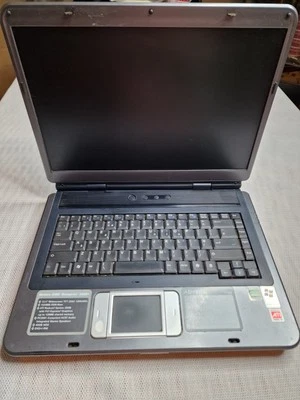 Advent 7102 Laptop AMD Sempron 15,4" For Parts Read Description  - Image 1 of 4