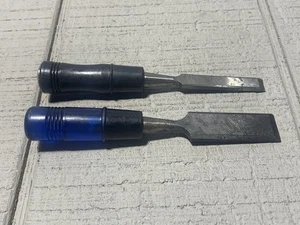 Due scalpelli per legno con manico in plastica - 1/2 pollice e 1 pollice - Foto 1 di 4