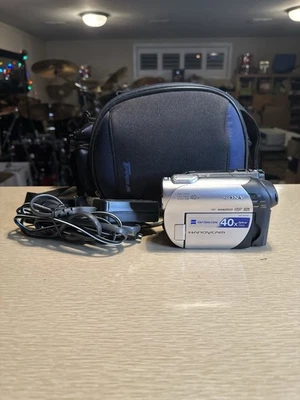 Videocámara Sony Handycam DCR-DVD108 con 1 batería, cargador, bolsa - PROBADA Foto 1 de 4