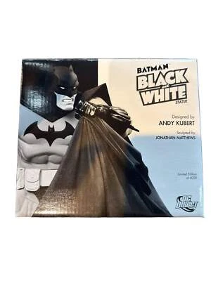 Batman Black and White - Andy Kubert statue - DC Direct 1711 / 4000 - Image 1 of 3