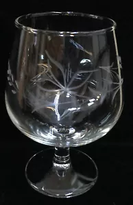Soporte para velas reutilizado con patrón de vástago floral de vidrio de brandy grabado - Imagen 1 de 4