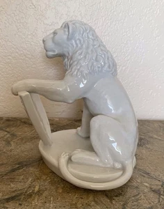 Meissen White Porcelain Figure Weifs Lion Baroque Bavarian Coat Of Arms Shield - Picture 1 of 7