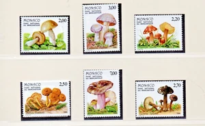 10 Albenblätter mit postfrischen Sätzen/Blockausgaben - Monaco - Tiere, Planzen - Bild 1 von 10