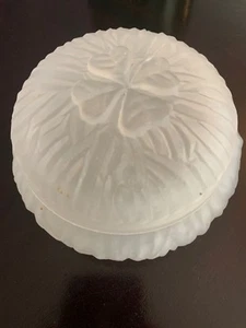 Frosted Glass Trinket box with 4 leaf clover on lid - Picture 1 of 4