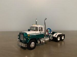 1/64 DCP/ First Gear Green/White Mack R600 Model Day Cab