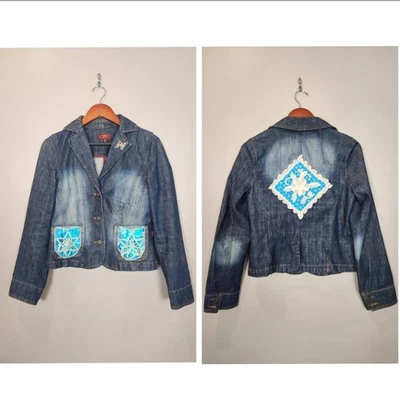 Chaqueta vaquera Oasis con apliques hechos a mano y alfiler mariposa talla 12 Foto 1 de 4