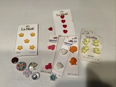 Vintage Buttons, Small Lot - Shapes Hearts, Chicks, Lions, More - Image 1 of 4