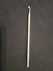 Gancho de ganchillo antiguo 1926 - Imagen 1 de 4