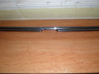 Mercedes-Benz 450SEL 1979 sedán - maletero cromo moldura moldura manija Foto 1 de 4