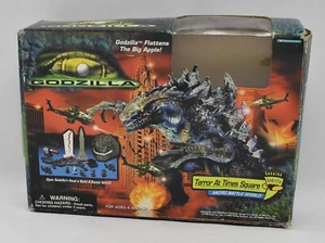 Godzilla Terror At Times Square Battle World Parts Lot Trendmasters 1998 - Picture 1 of 3