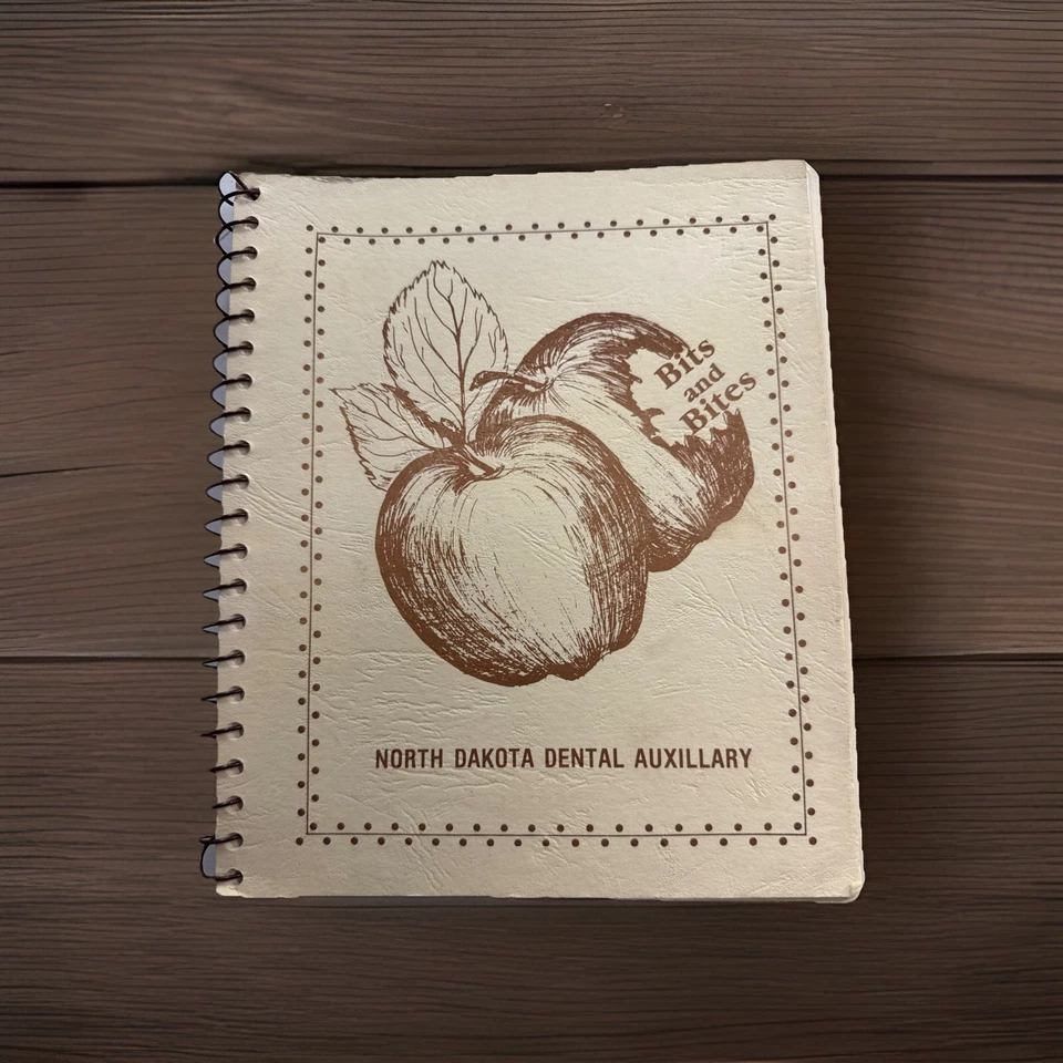 North Dakota Ethnic cookbook Vintage ND Dentist Germans from Russia Runzas 1984 Foto 1 de 4