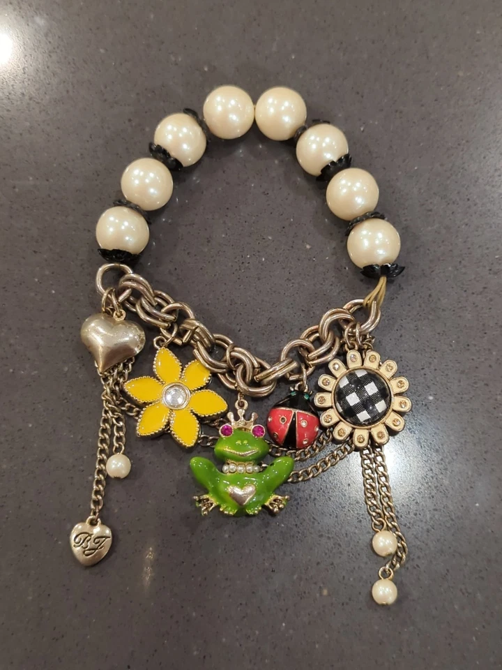 Pulsera elástica Betsey Johnson casa de muñecas imitación perla, rana, Ladybug, flor G83 Foto 1 de 4