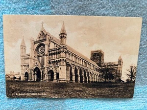 Vintage postcard of St Albans Cathedral Hertfordshire - unposted - Picture 1 of 1