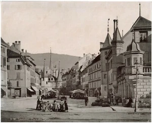 Suisse.Neuchâtel Place des Halles.Animée.Photo mécanique.21x26,5cm.Schweiz.1890. - Picture 1 of 1