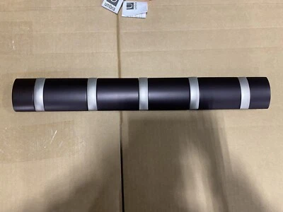 Umbra 20 in. Gancho abatible mediano de metal L Espresso Foto 1 de 4