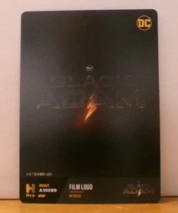 TARJETA COLECCIONABLE HÍBRIDA MUY GENIAL DC COMICS LOGOTIPO DE PELÍCULA DE ADAM NEGRO - Imagen 1 de 2